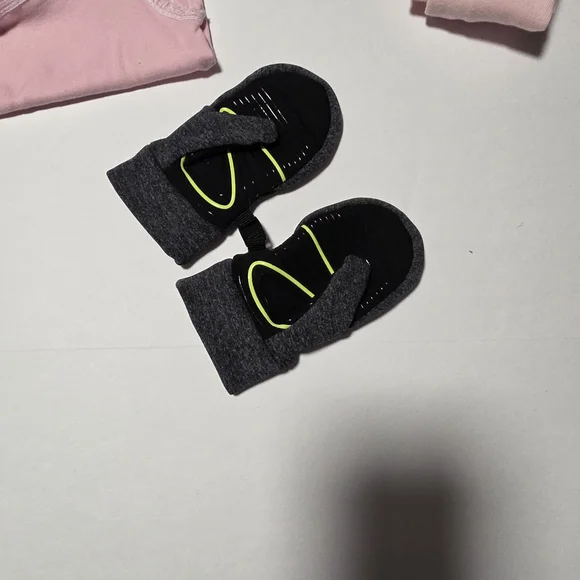 2T-3T Toddler Girls' Vests, Mittens And Tights Bundle - Picture 7 of 10